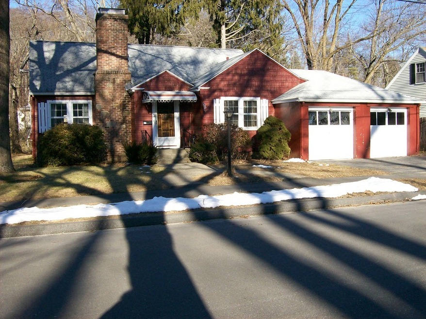 54 Hunthurst Cir, Worcester, MA 01602 - photo 1