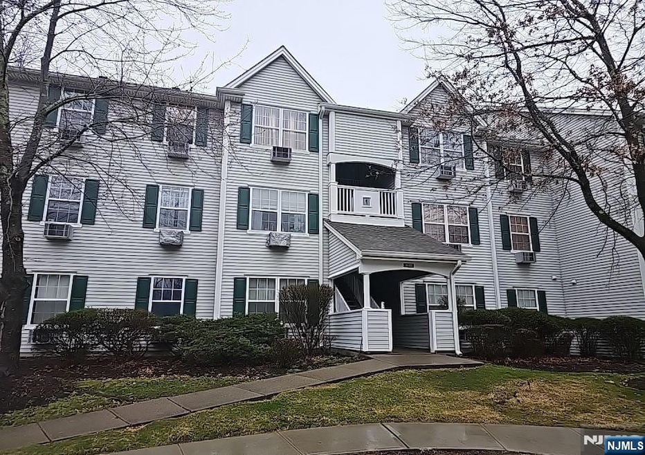 107 Chatfield Dr, Pompton Plains, NJ 07444 - photo 1