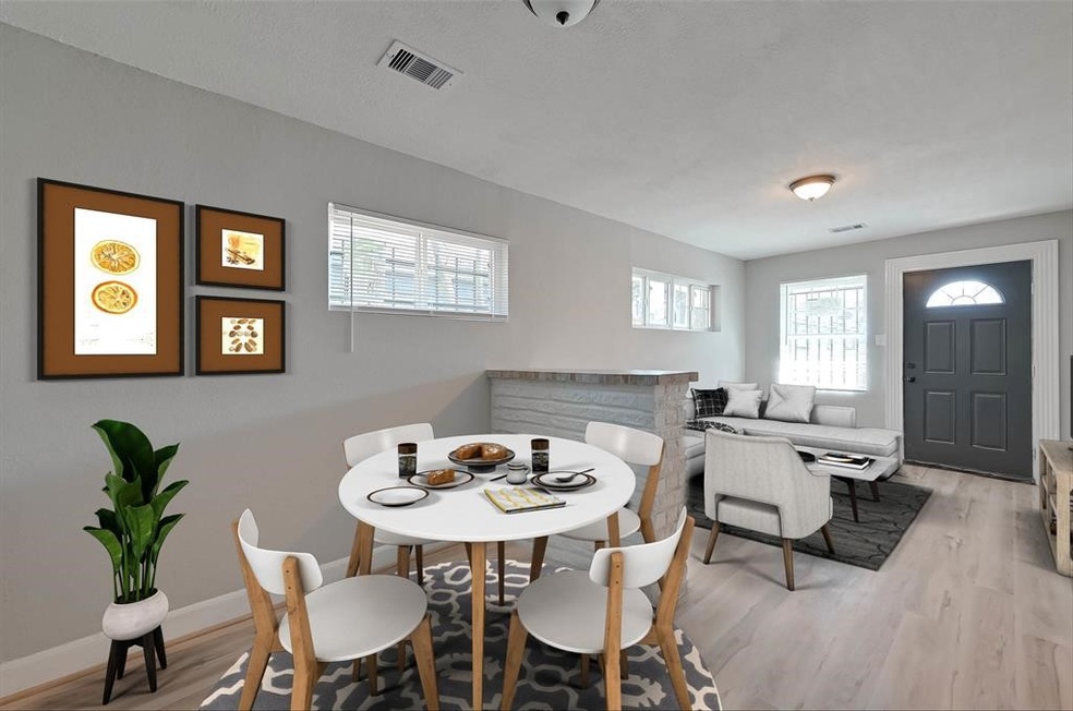 5121 Weaver Rd unit 1/2, Houston, TX 77016 - photo 1