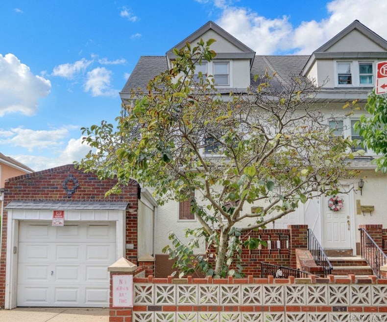 Pending $1,399,000 • Co-Listing Agent