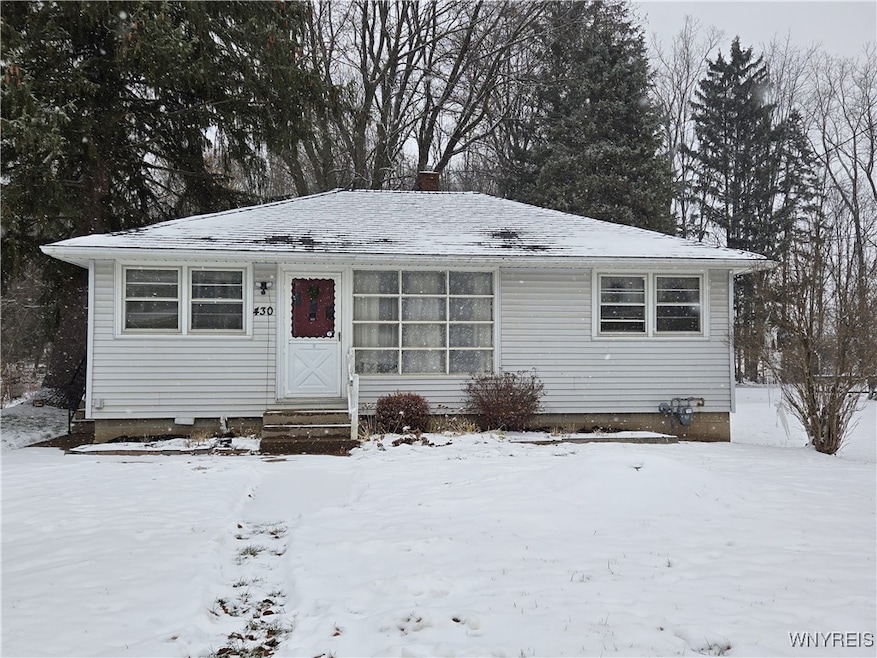 430 E Oak Orchard St, Medina, NY 14103 - photo 1