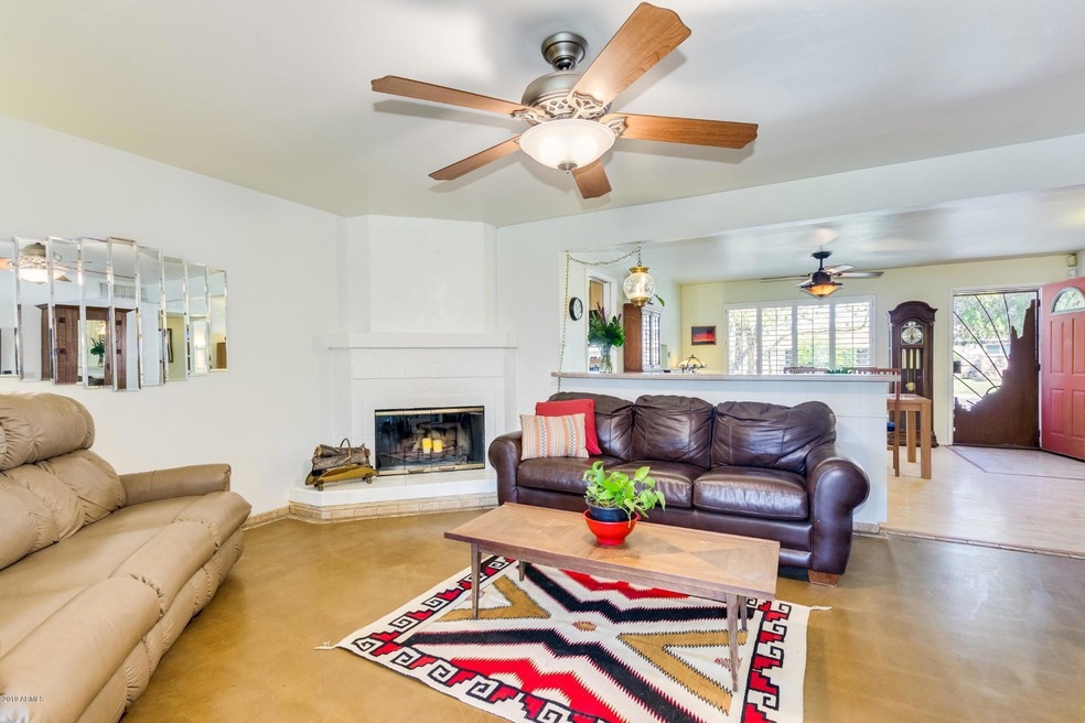 Livingroom/Fireplace