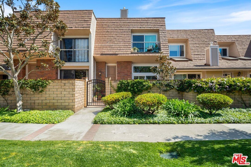 Front overlooking beautiful park & pool