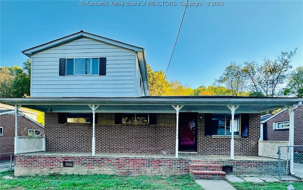 2262 Main Dr, Saint Albans, WV 25177 - photo 1