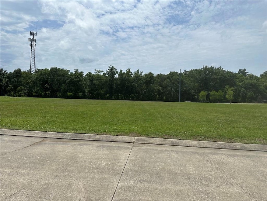 45 Kingsmill Ln, New Orleans, LA 70131 - photo 1