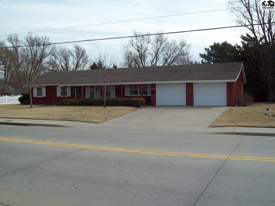 403 S Maxwell St, McPherson, KS 67460 - photo 1