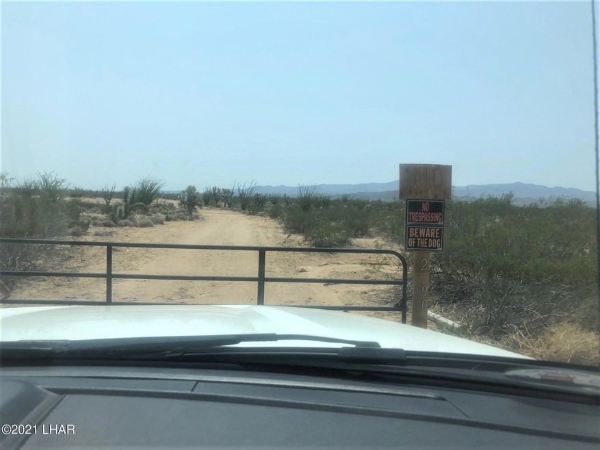 2490 W Desierto Rd, Yucca, AZ 86438 - photo 1