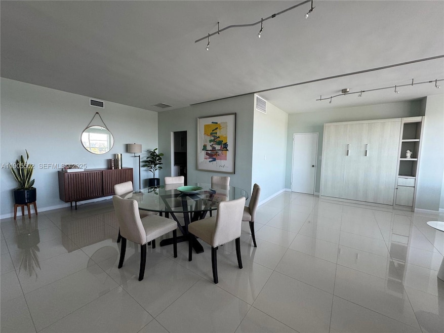 Executive Condominiums unit 5G, Miami Beach, FL 33140 - photo 1