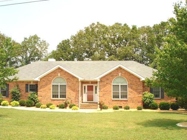 216 Greenbriar Cir, Manchester, TN 37355 - photo 1