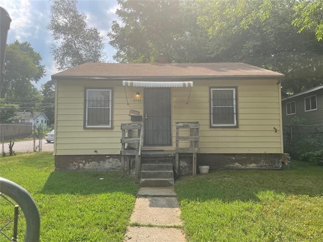 6944 Walrond Ave, Kansas City, MO 64132 - photo 1