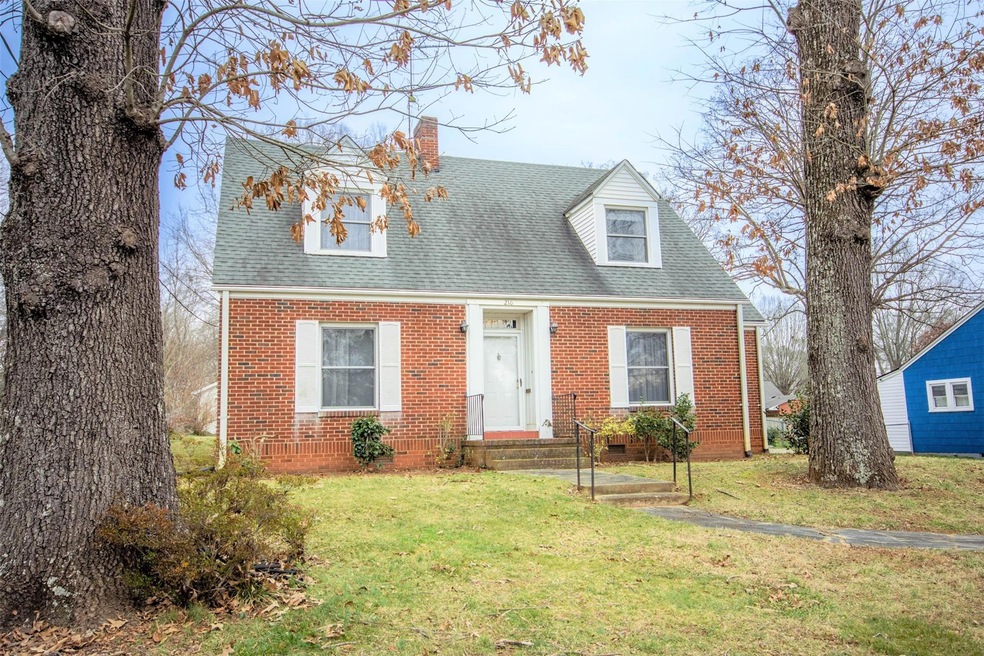 210 E End Ave, Statesville, NC 28677 - photo 1
