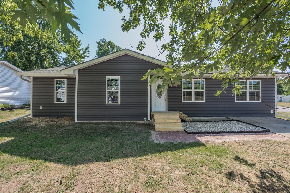 1224 Holman Rd Moberly MO-large-001-50-F