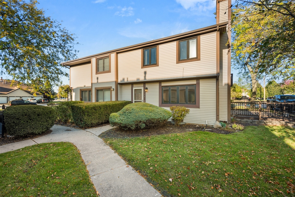 1721 Cedarbrook Ct unit 1, Sycamore, IL 60178 - photo 1