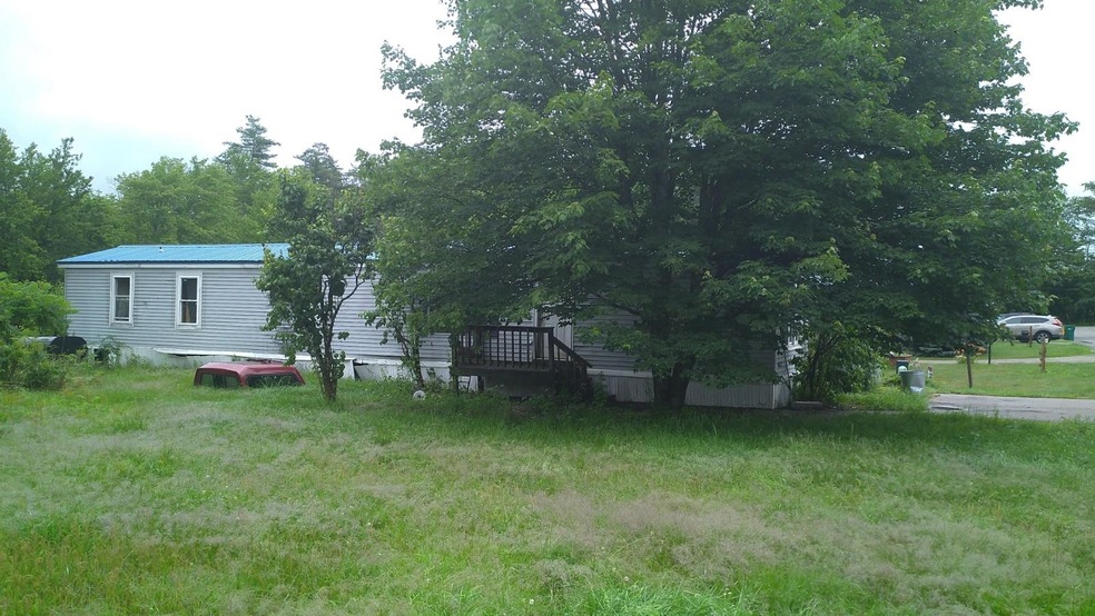 42 Cleo Cir, Rochester, NH 03868 - photo 1