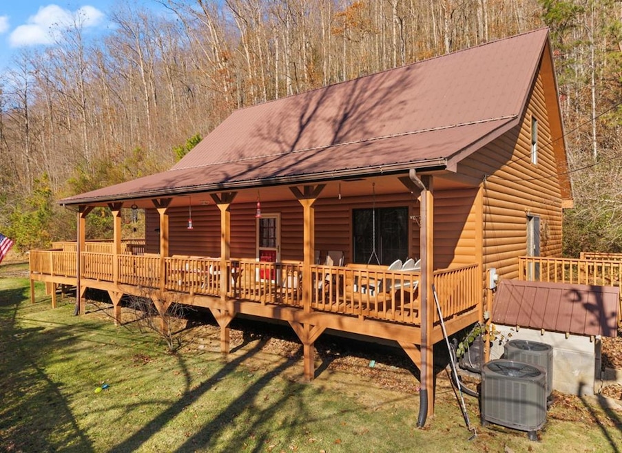 555 Wells Fork Rd, Viper, KY 41774 - photo 1