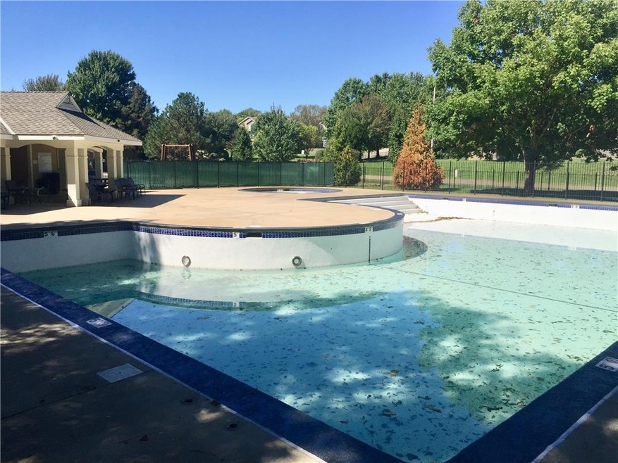 7123 Oakview St, Shawnee, KS 66216 - photo 1