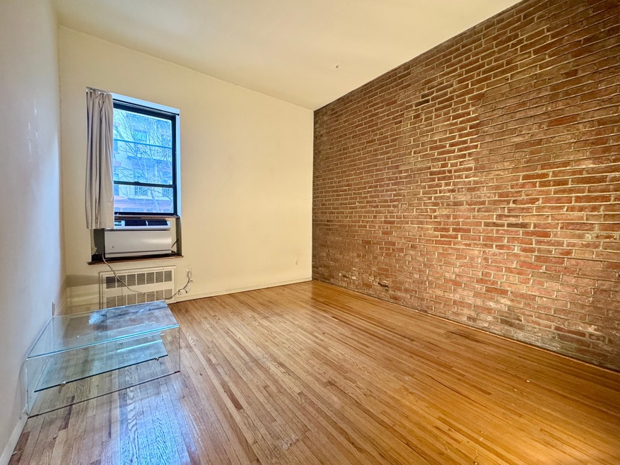 137 Christopher St unit 1B, New York, NY 10014 - photo 1