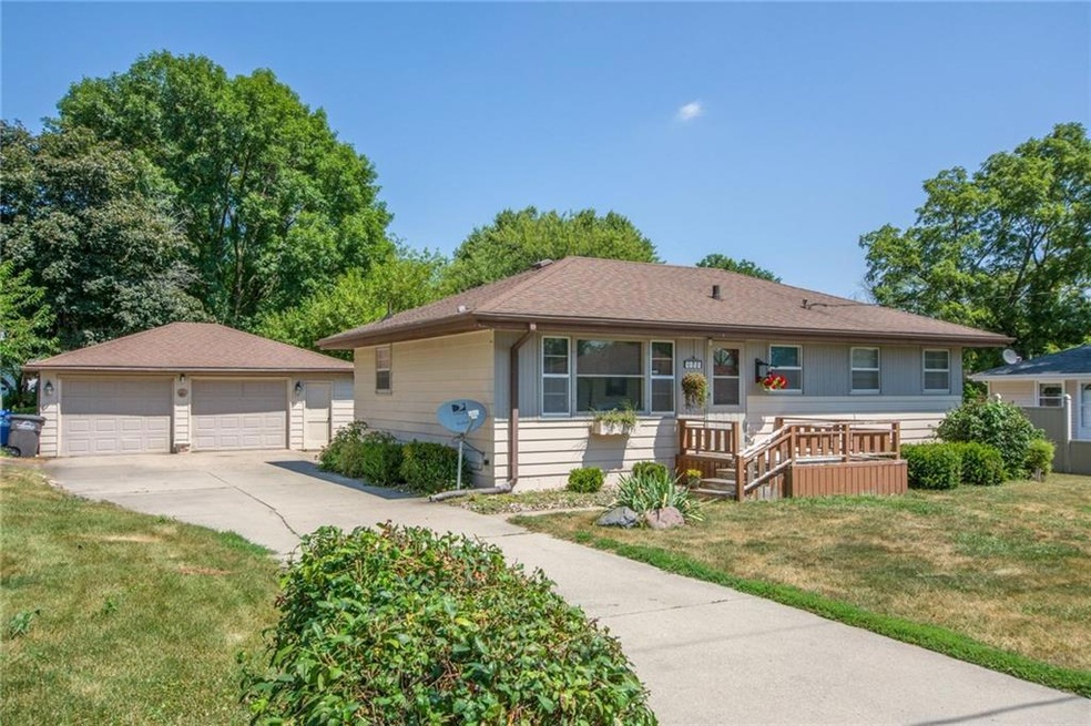 3010 E Douglas Ave, Des Moines, IA 50317 - photo 1