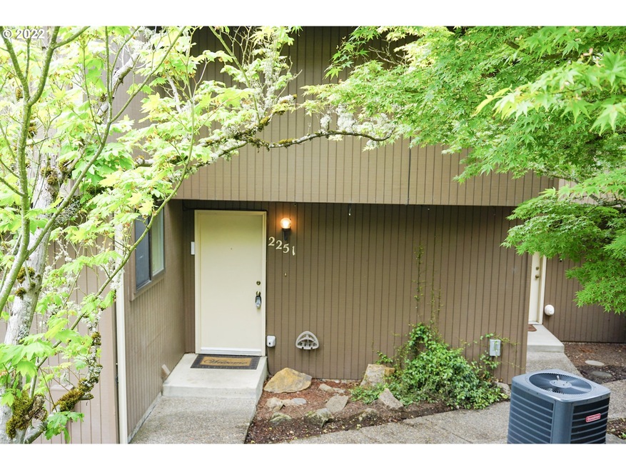 2251 Ridgeway Dr, Eugene, OR 97401 - photo 1