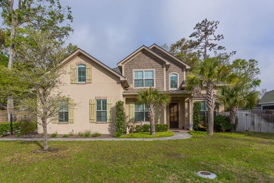 Front view of this lovely transitional stucco and