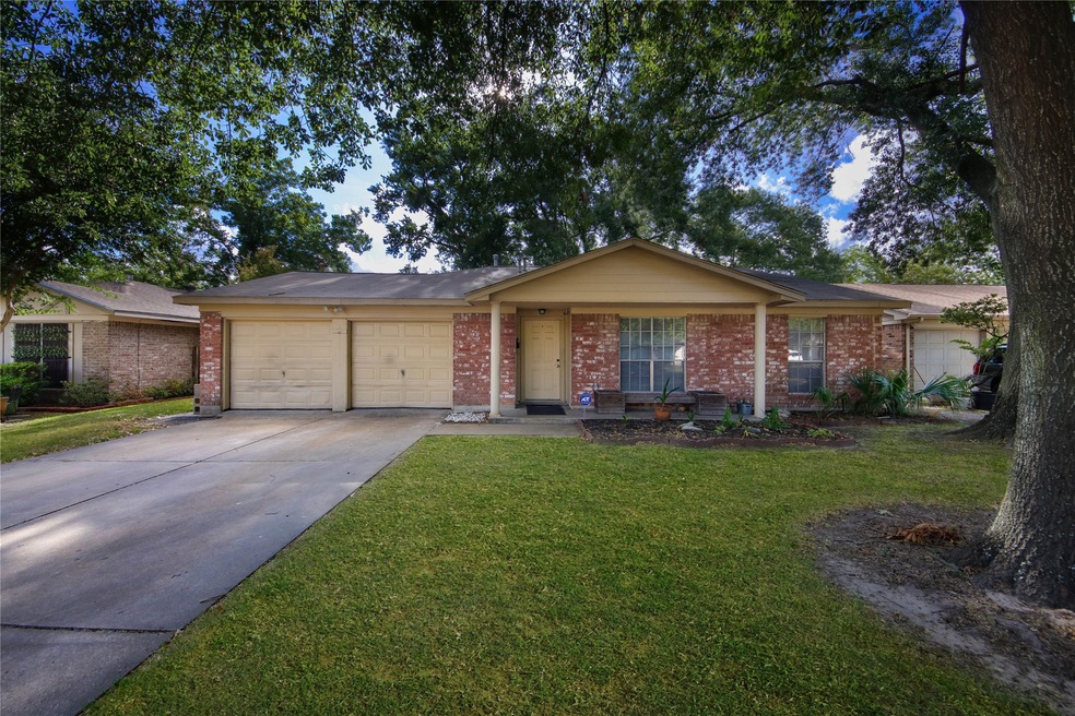8914 Sunnywood Dr, Houston, TX 77088 - photo 1