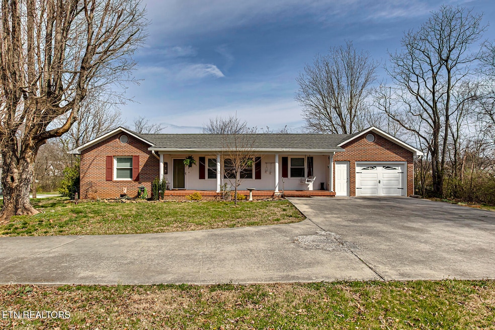 01_EWalnutStreet_350_Front