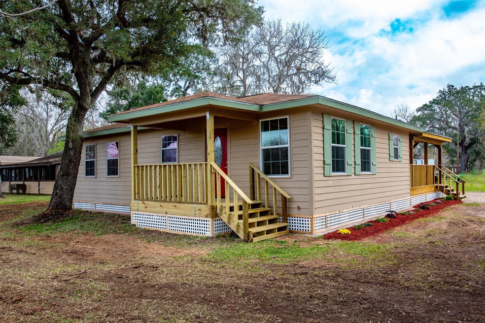 202 Avenue I, Brazoria, TX 77422 - photo 1