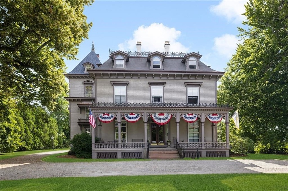 42 High St unit 4, Bristol, RI 02809 - photo 1