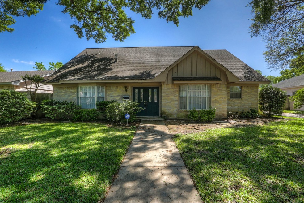 10115 Olympia Dr, Houston, TX 77042 - photo 1