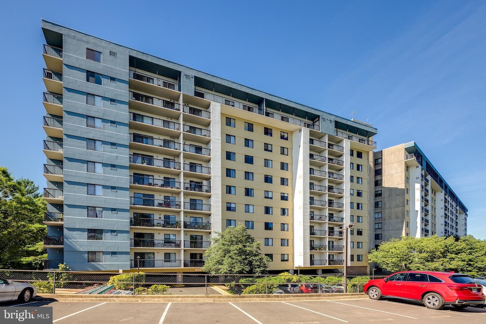 Lakeside Plaza Condominium unit 608, Baileys Crossroads, VA 22041 - photo 1