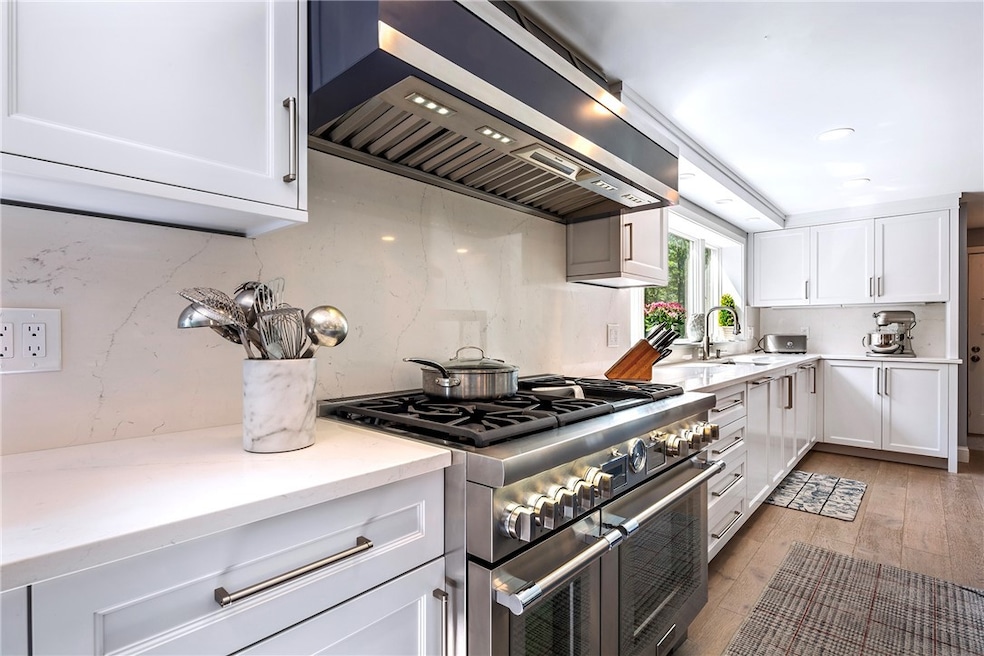 Under Contract $1,095,000