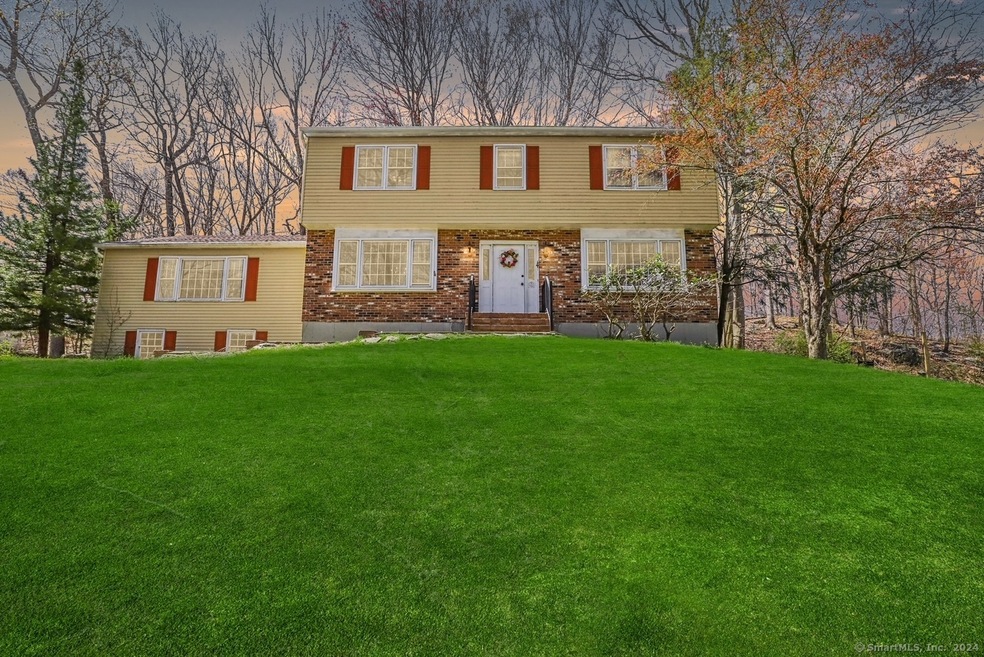 7 Allan Way, Bethel, CT 06801 - photo 1