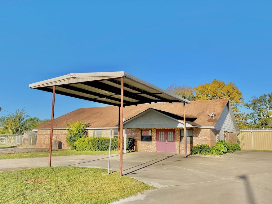 433 W 1st St, Groveton, TX 75845 - photo 1