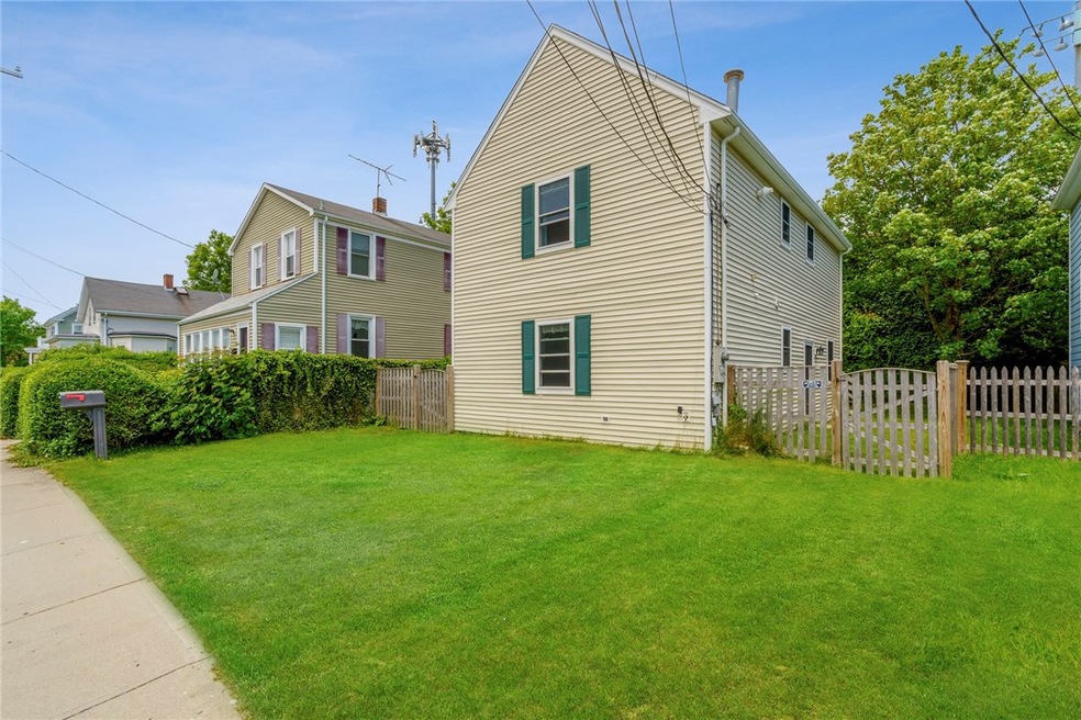 18 Weaver Ave, Newport, RI 02840 - photo 1