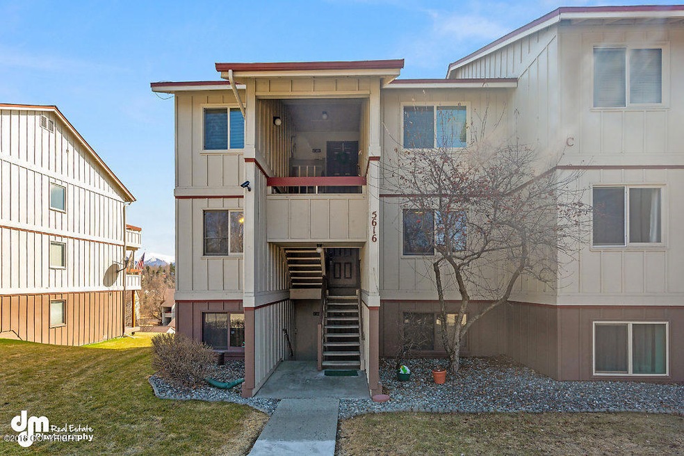 Exterior Front_Kristian 37-SMALL