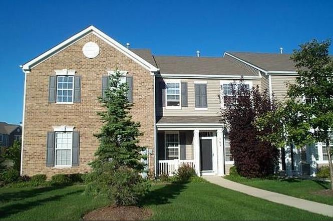 365 S Litchfield Dr, Round Lake, IL 60073 - photo 1