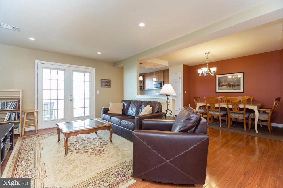 4113 S Four Mile Run Dr unit 304, Arlington, VA 22204 - photo 1