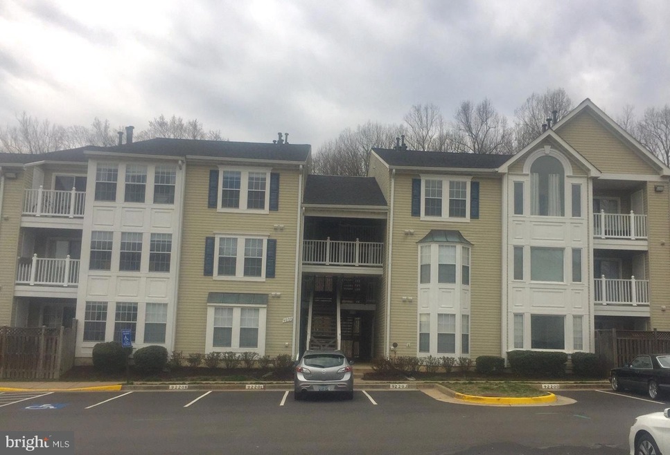 9220C Cardinal Forest Ln unit C, Lorton, VA 22079 - photo 1