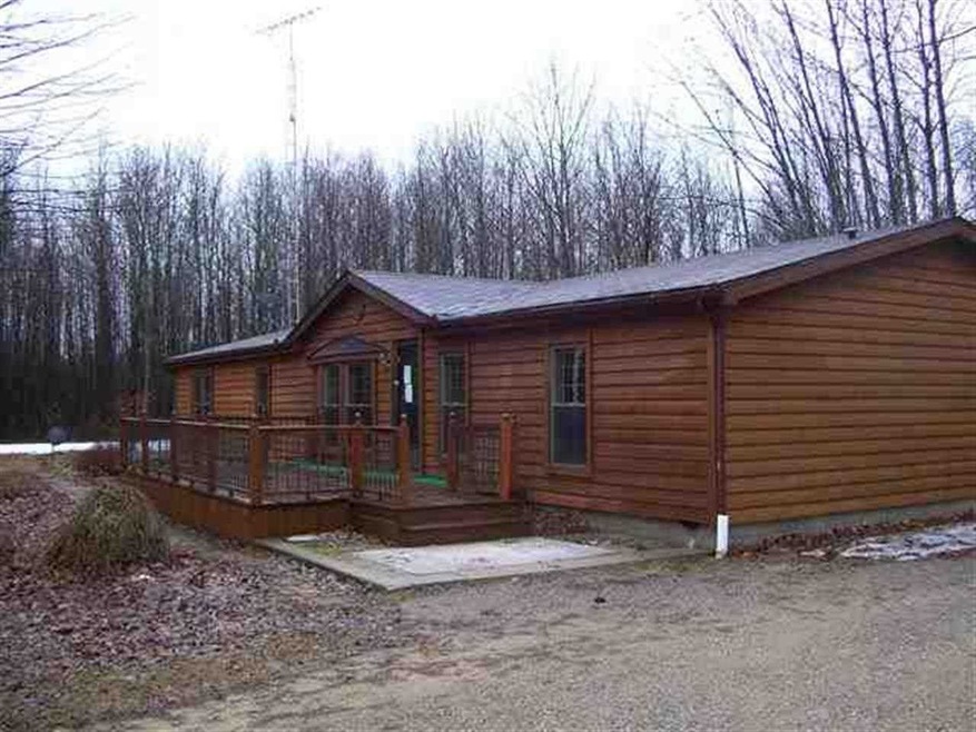 5662 E Townline Lake Rd, Harrison, MI 48625 - photo 1