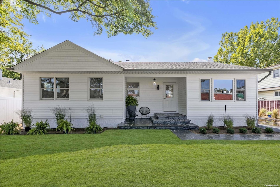 647 Seabury Ave, Franklin Square, NY 11010 - photo 1