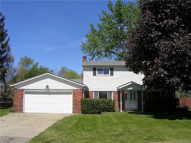 3617 Lake Oakland Shores Dr, Waterford, MI 48329 - photo 1