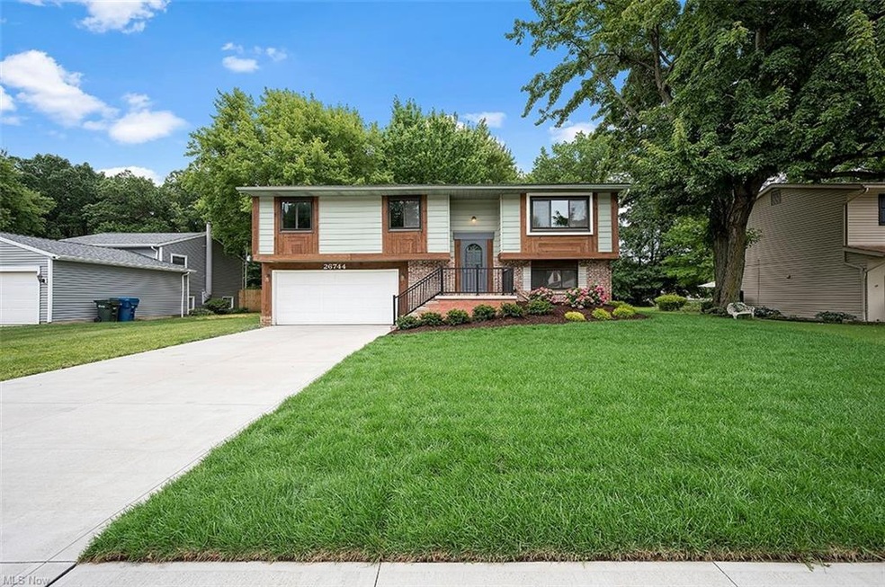 26744 Skyline Dr, Olmsted Falls, OH 44138 - photo 1