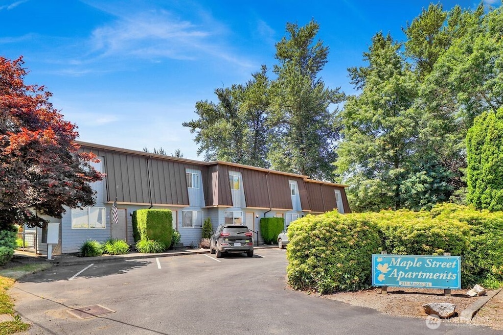 211 Maple St, Lynden, WA 98264 - photo 1