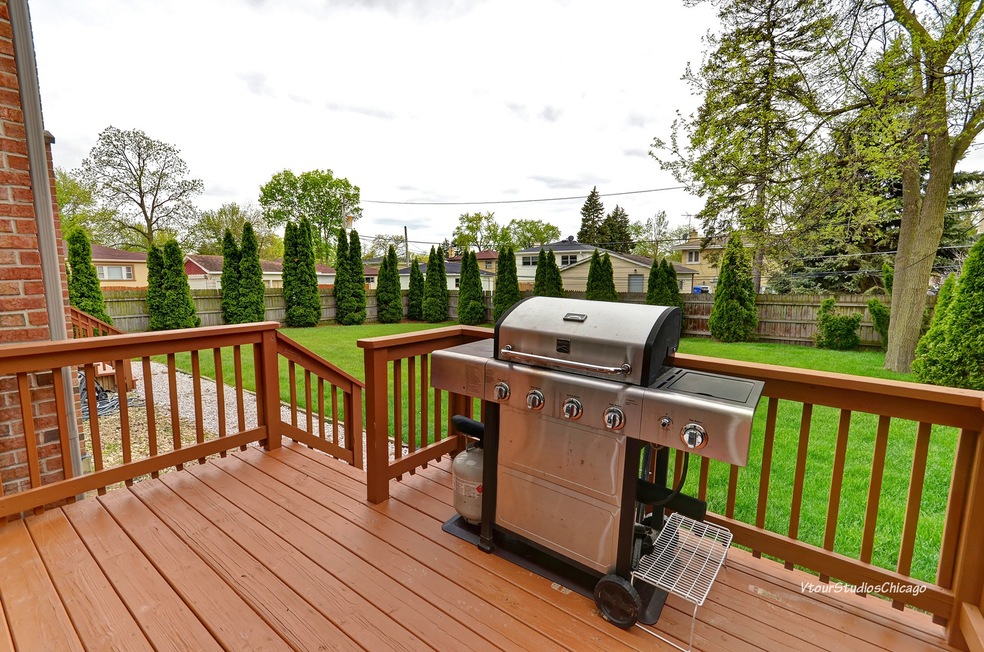 2044 Birch St, Des Plaines, IL 60018 - photo 1