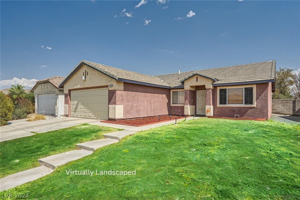 Front yard **The grass has been virtually landscap