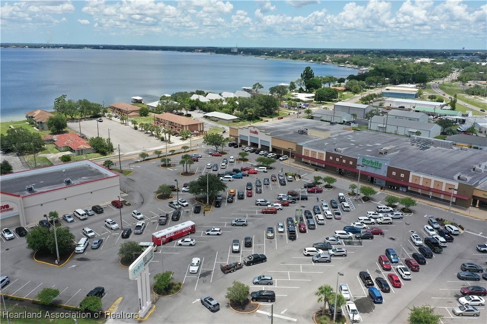 1025 Lakeview Dr unit 1, Sebring, FL 33870 - photo 1