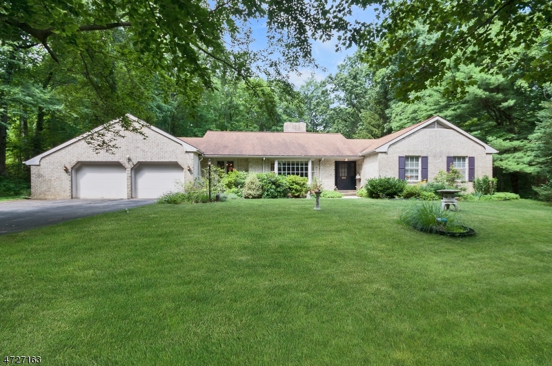 433 Buckhorn Dr, Belvidere, NJ 07823 - photo 1