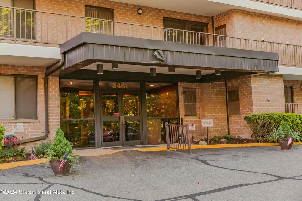 3461 Amboy Rd unit 1F, Staten Island, NY 10306 - photo 1