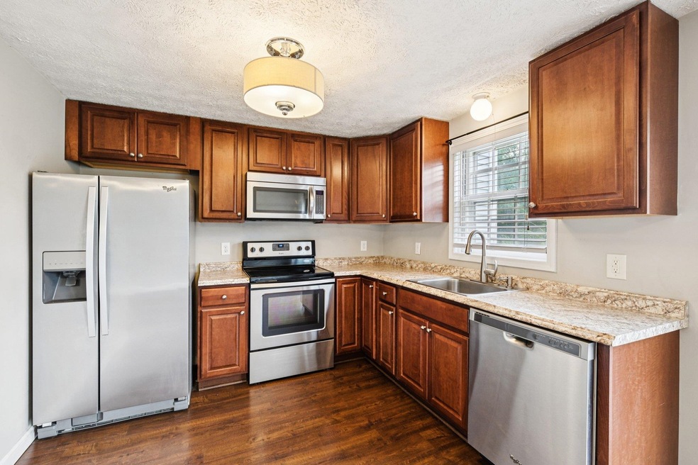 272 Winding Pond Rd unit 272, Londonderry, NH 03053 - photo 1