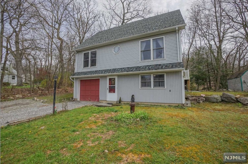 140 Papscoe Rd, Hewitt, NJ 07421 - photo 1